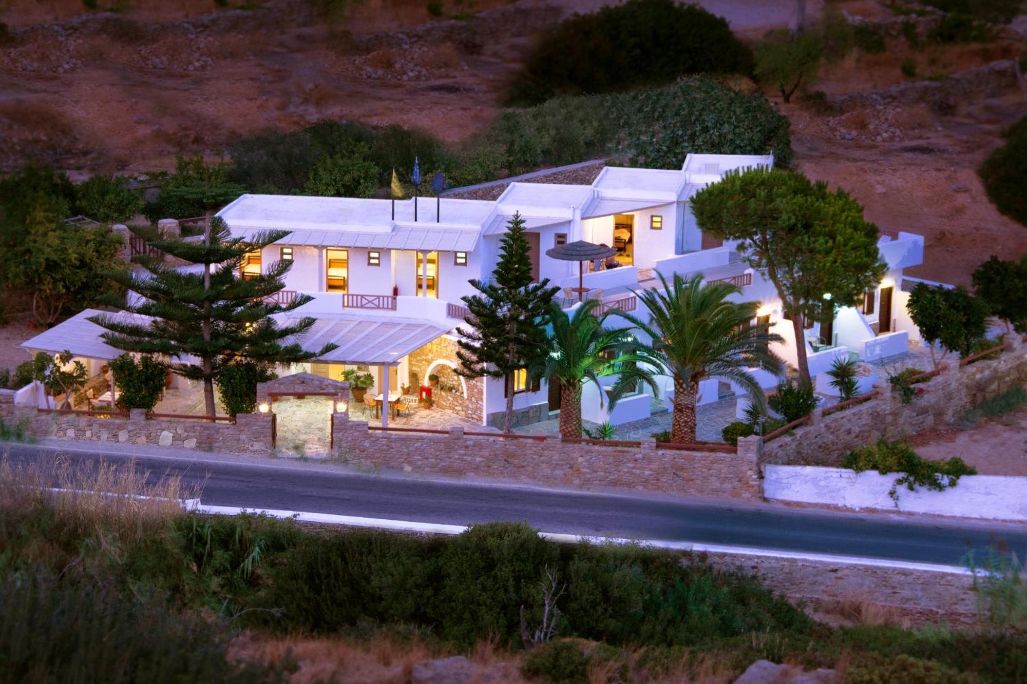 מילופוטאס Galaxy Hotel מראה חיצוני תמונה