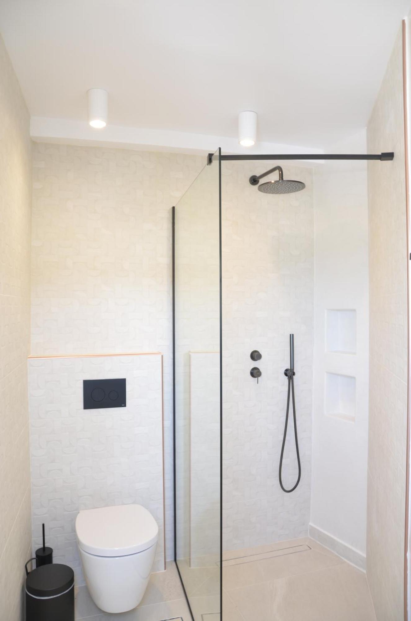 מילופוטאס Galaxy Hotel מראה חיצוני תמונה