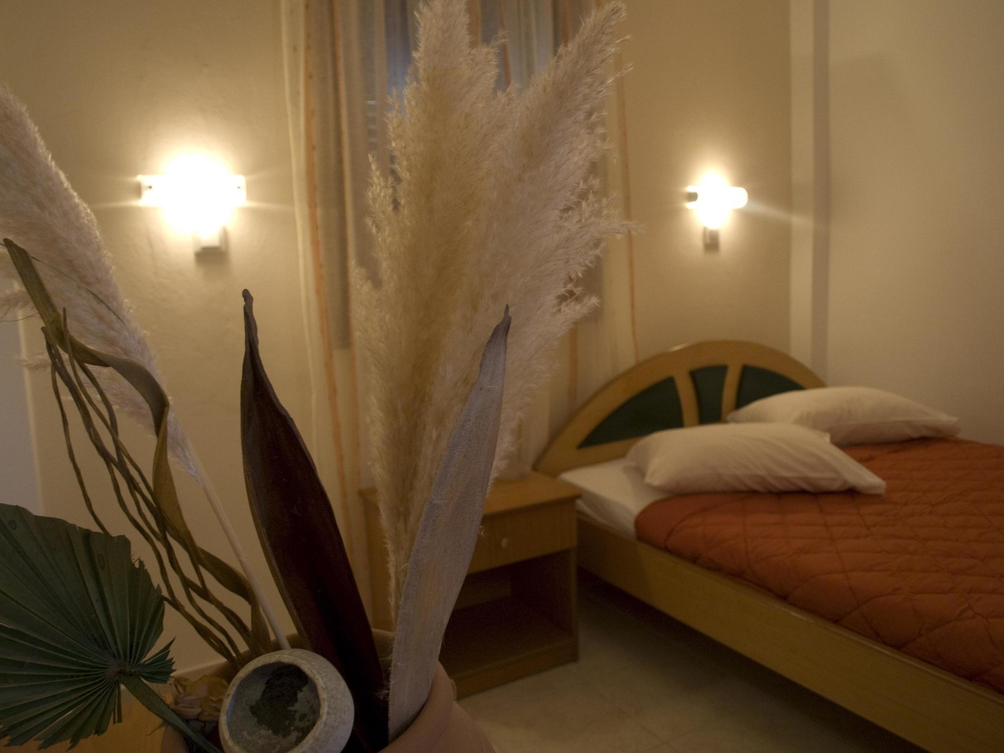 מילופוטאס Galaxy Hotel מראה חיצוני תמונה
