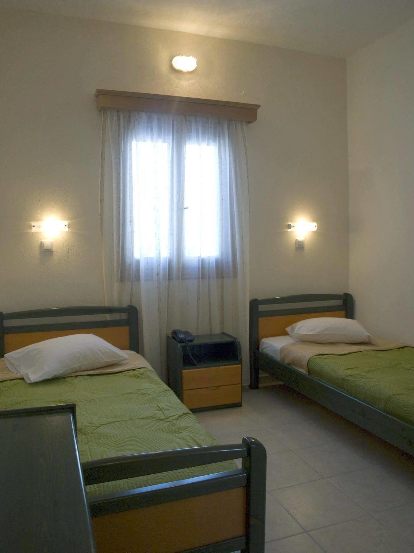 מילופוטאס Galaxy Hotel מראה חיצוני תמונה