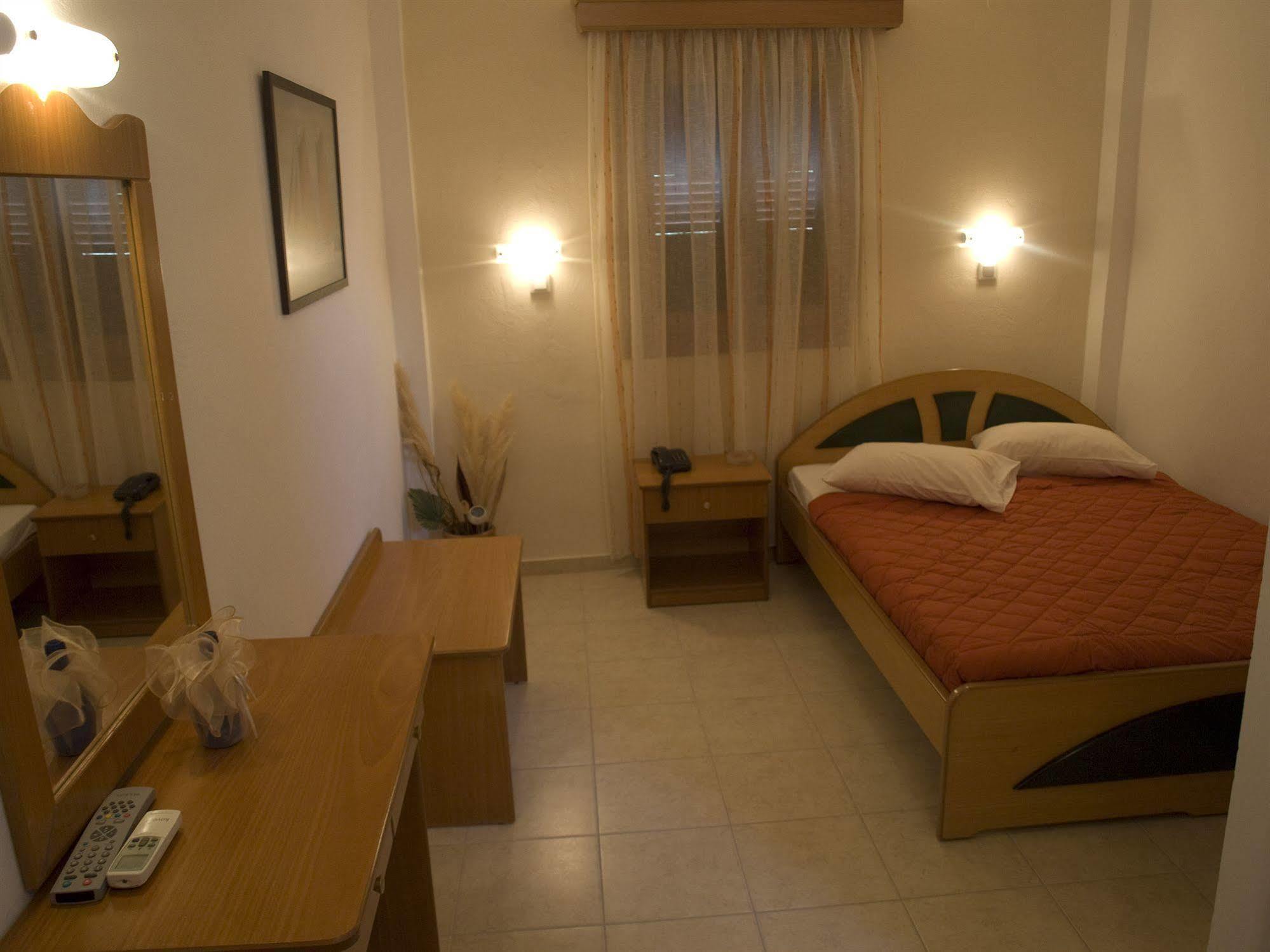 מילופוטאס Galaxy Hotel מראה חיצוני תמונה