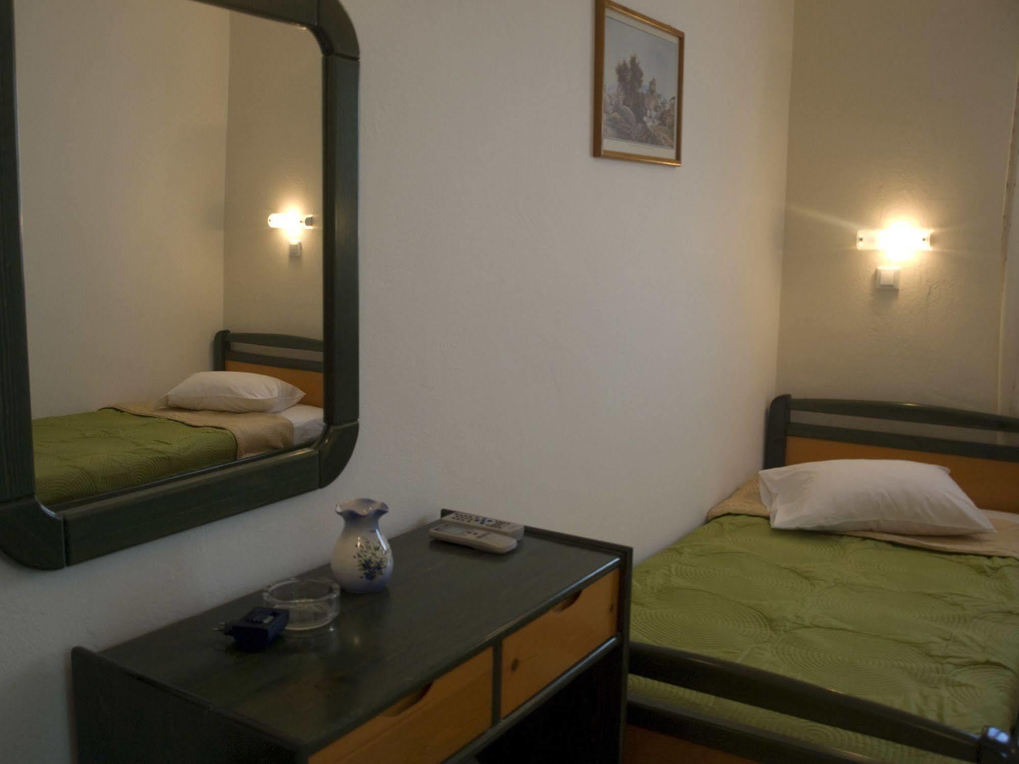 מילופוטאס Galaxy Hotel מראה חיצוני תמונה