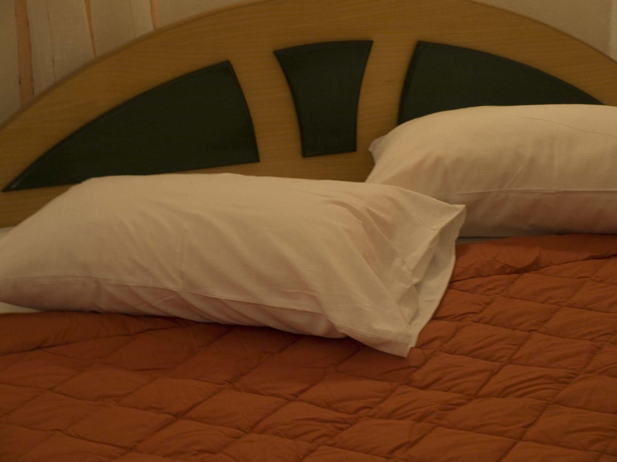 מילופוטאס Galaxy Hotel מראה חיצוני תמונה