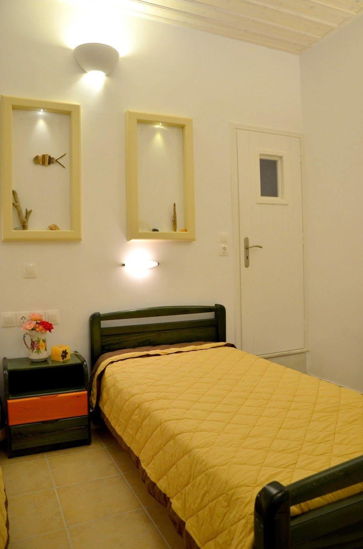 מילופוטאס Galaxy Hotel מראה חיצוני תמונה