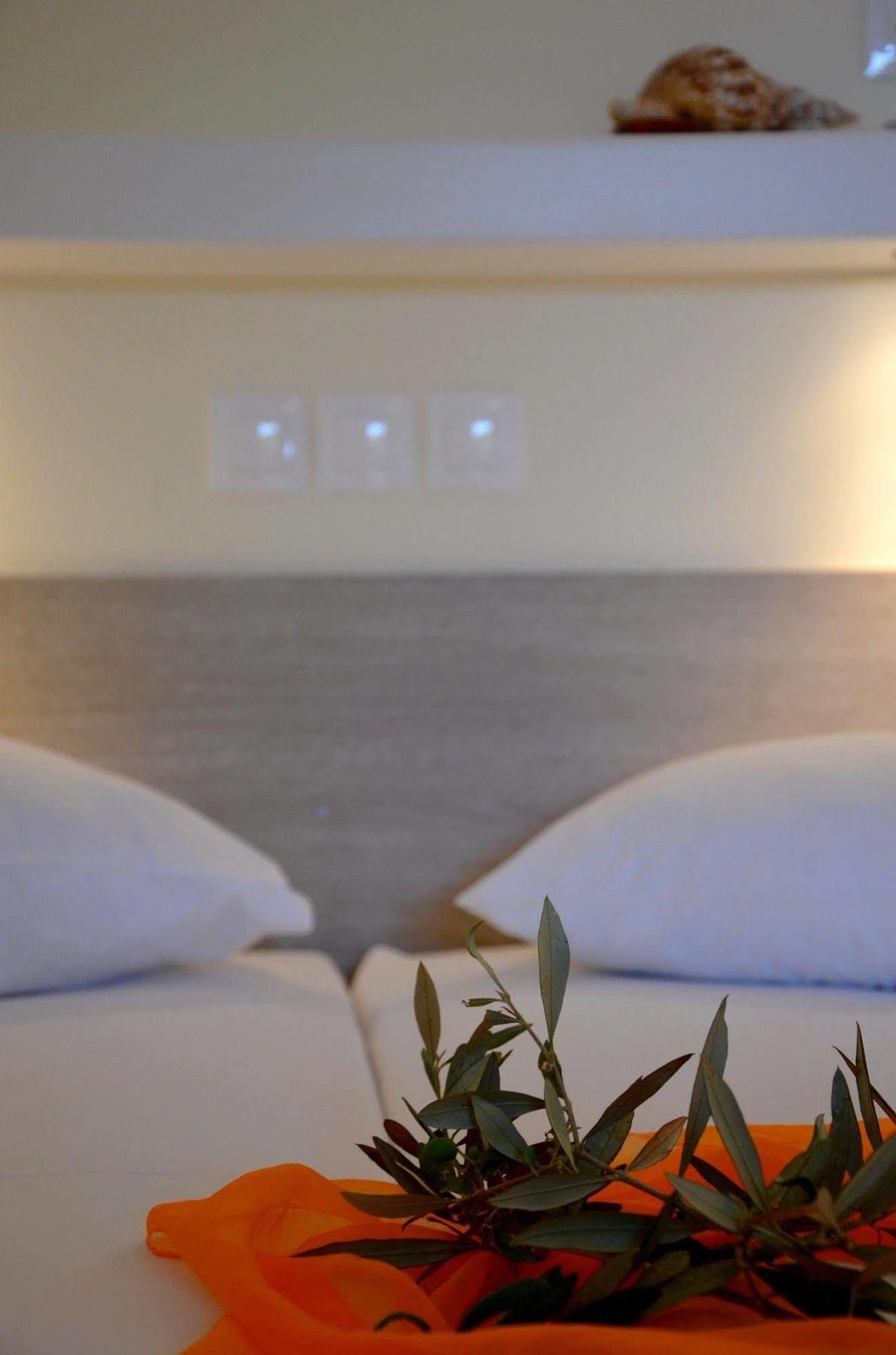 מילופוטאס Galaxy Hotel מראה חיצוני תמונה