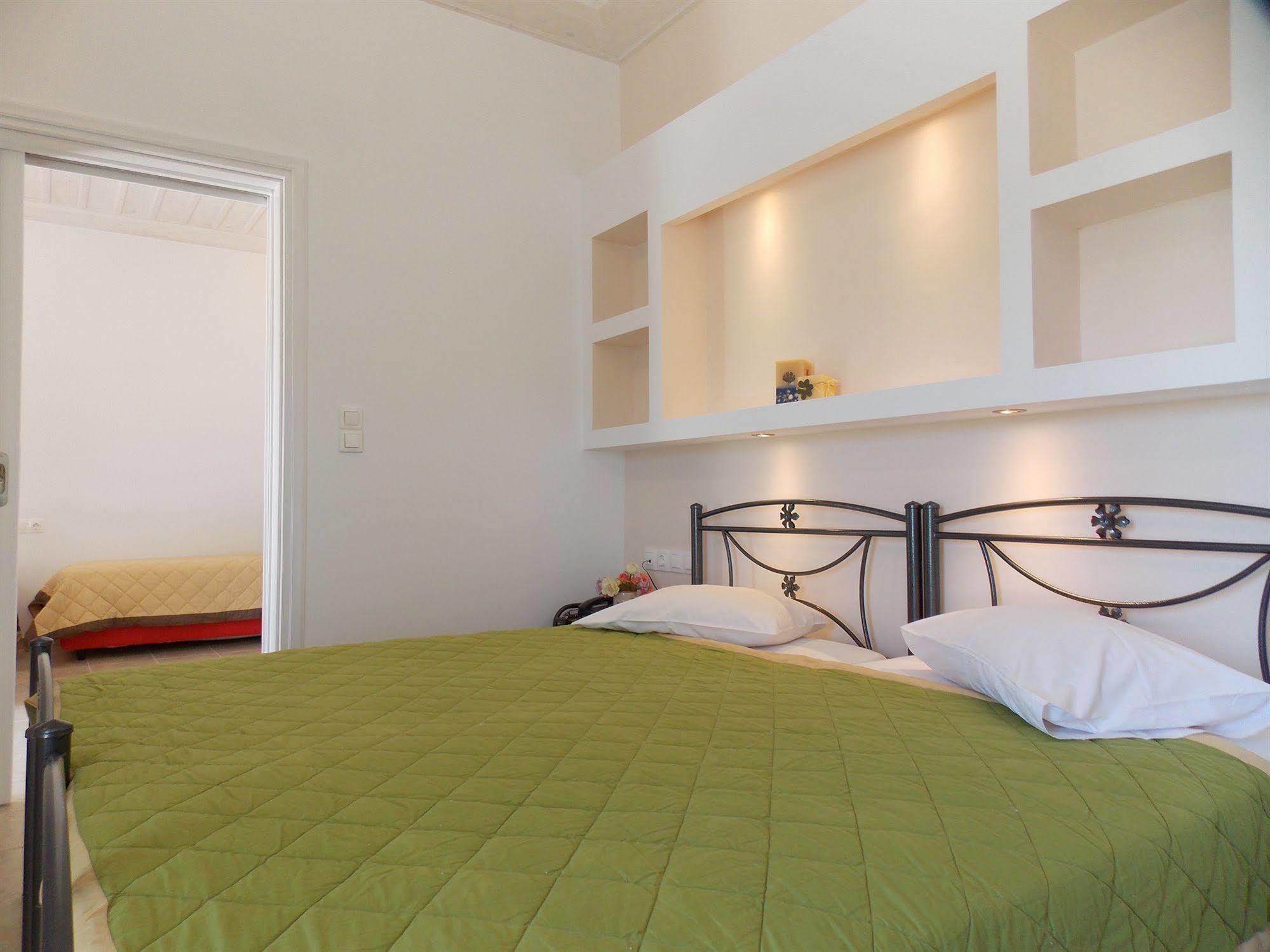 מילופוטאס Galaxy Hotel מראה חיצוני תמונה